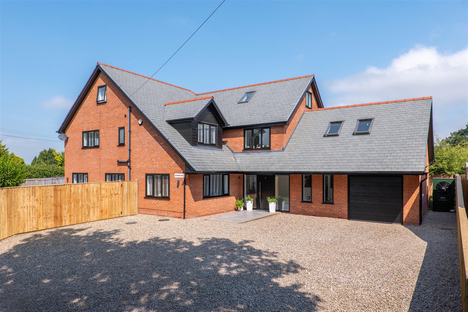 6 bed property in Wigan Road, Leyland